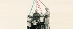 Broderie et collage sur photo de famille avec Cathy Alvarez