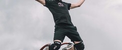 Spectacles acrobatiques  - Echassiers acrobatiques - Parkour - Déambulation et Fixe
