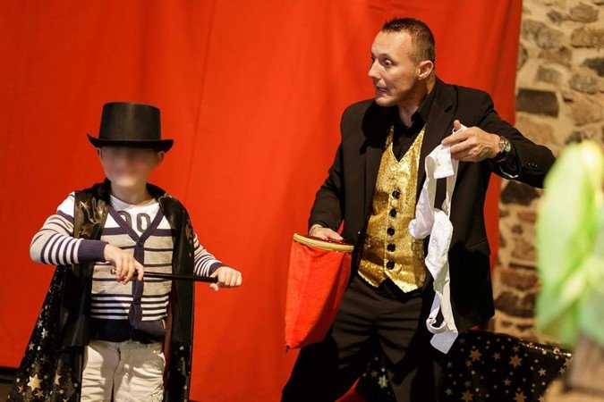 SIMON LE MAGICIEN - SC MAGIC SHOW - Spectacle de magie à domicile pour enfants et adultes