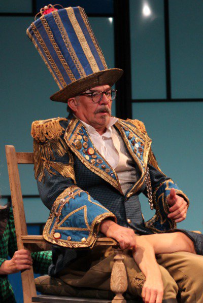 Costumière, couturière