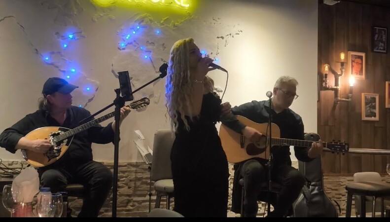 Quatre Bleu - Ambiance grecque Animation Musicale sur Mesure anniversaire 