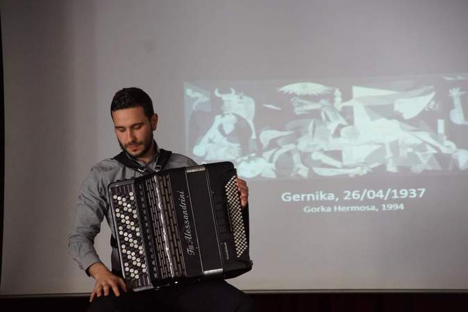 Adriano M | Cours d'accordéon chromatique | Mons