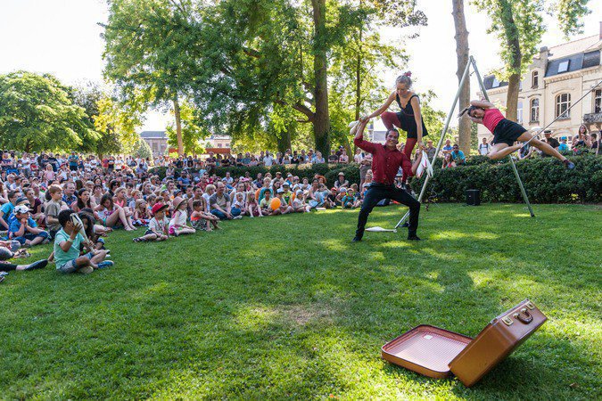 Cie Balancetoi - Spectacle Trois têtes et un chapeau