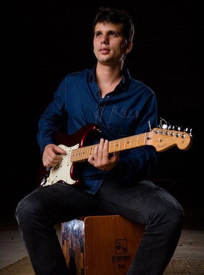 Sri Nassu Bowe - Producteur de musique électro pop rock folk