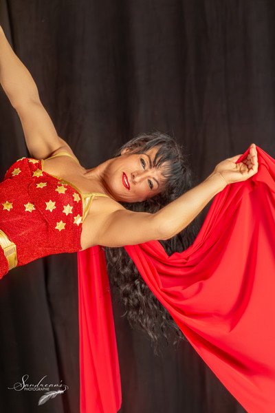 Isabella By Shayla  -  Spectacle de Tissu Aérien & Illusion (Quick Change)