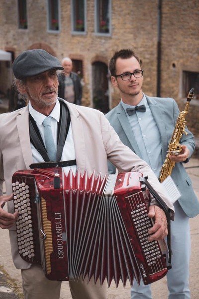 Michel & Thibaut - Animation musicale d'antan accordéon et saxophone