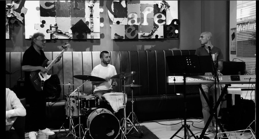 POOM-TCHAK - LIVE POWER TRIO FOR ALL YOUR EVENTS