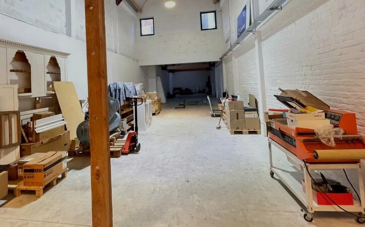 Bâtiment avec salle de répétition à vendre
