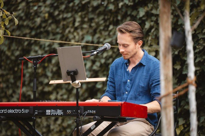 Jeremy Guilmot - Pianiste-chanteur pour tous vos événements privés