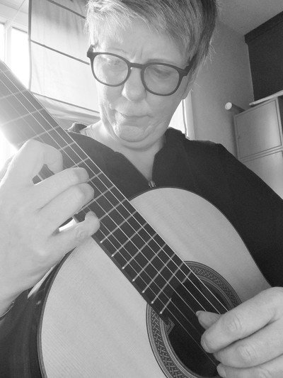 Cath Carp's musics mosaics | Cours de guitare classique | Bassilly