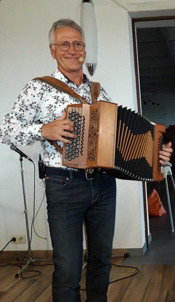 Alain MARTIN - Chanteur-Animateur et joueur d'accordéon