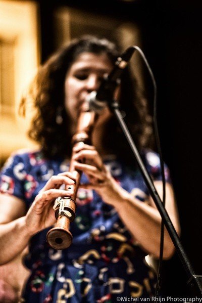 Cecilia Peçanha - Cours de flûte à bec, flûte traversière, guitare, chant et solfège