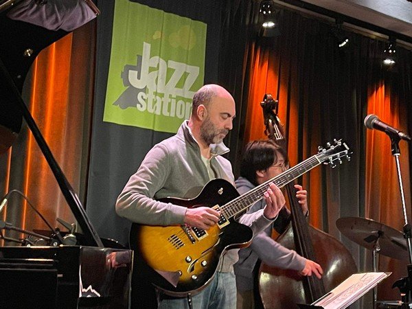 Herve Caparros project - Guitariste/compositeur. Jazz , Rock, Blues