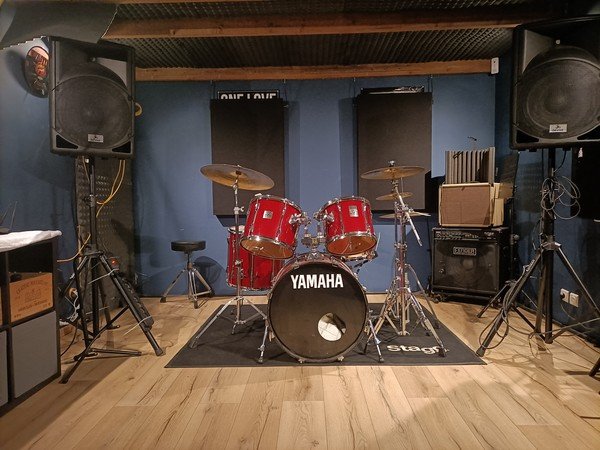 Local de répétition pour groupe de 4 à 5 musiciens