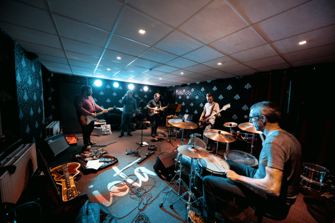 IOTA - Cover Band