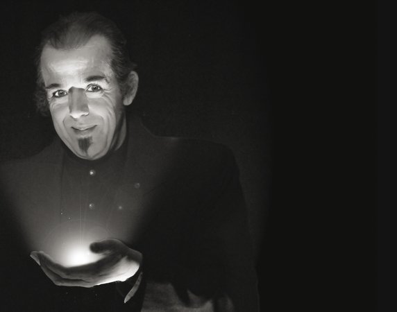 Adrian Daniel - Un magicien original et créatif