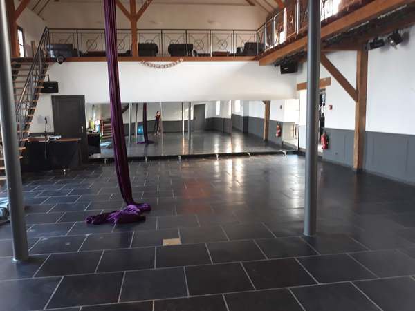 Salle à louer pour acrobatie aérienne & danse